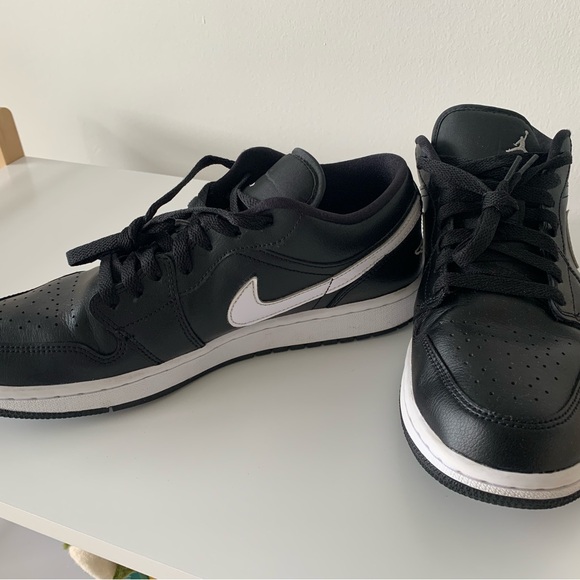Nike Air Jordan 1 Low (US 11 W, US 9.5 M) - Picture 2 of 8